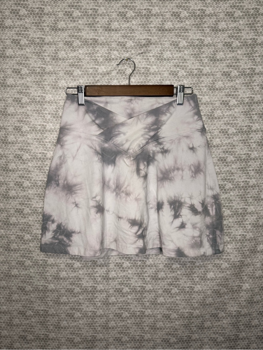 PINK Victoria's Secret Gray Tie-Dye Medium Skort